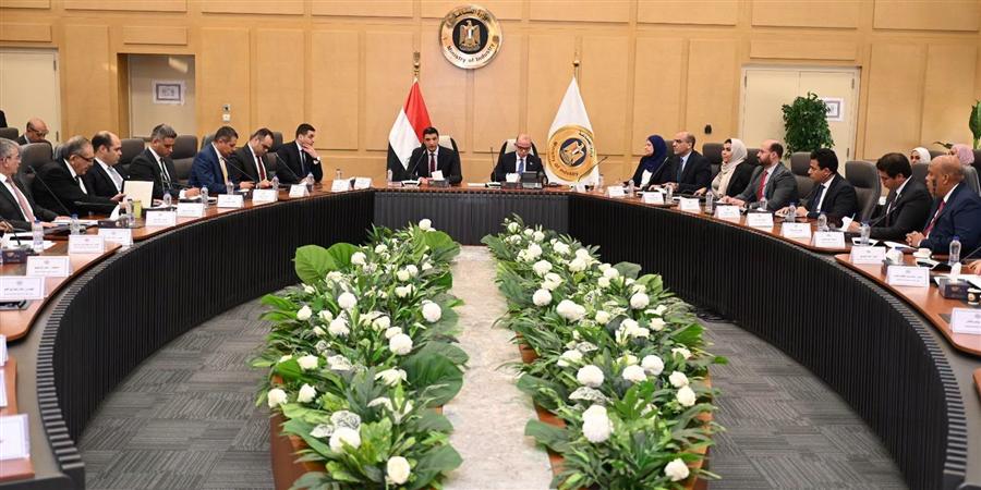 وزيرا الصناعة والاستثمار يبحثان توفير البيليت لمصانع الدرفلة وضمان استقرار سوق الحديد